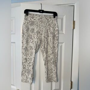 Lululemon Align 25’’ cropped workout pants. Size 10